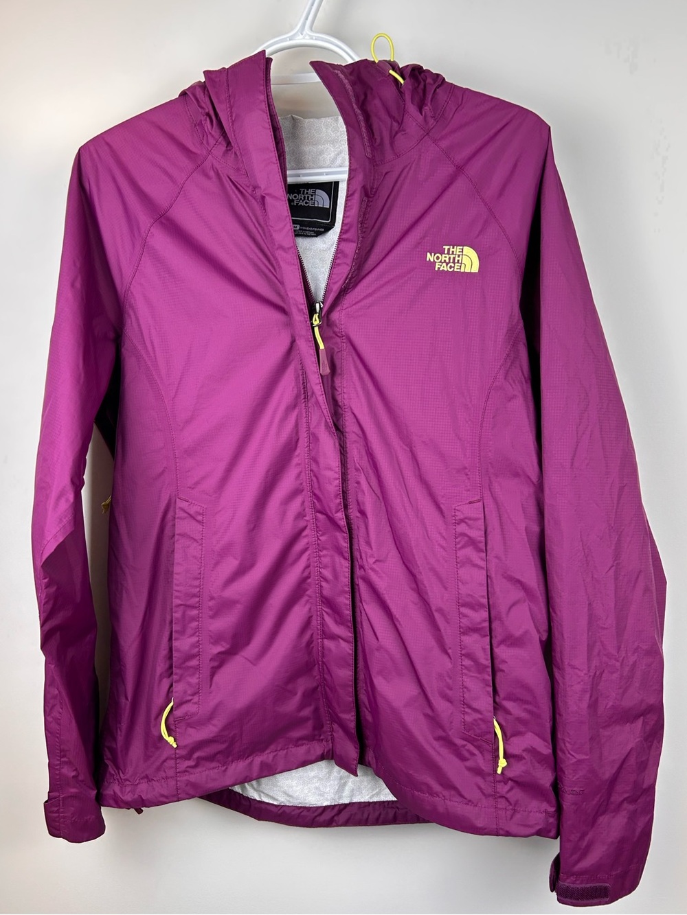 The North Face DryVent Women’s Hooded Rain Jacket Magenta M